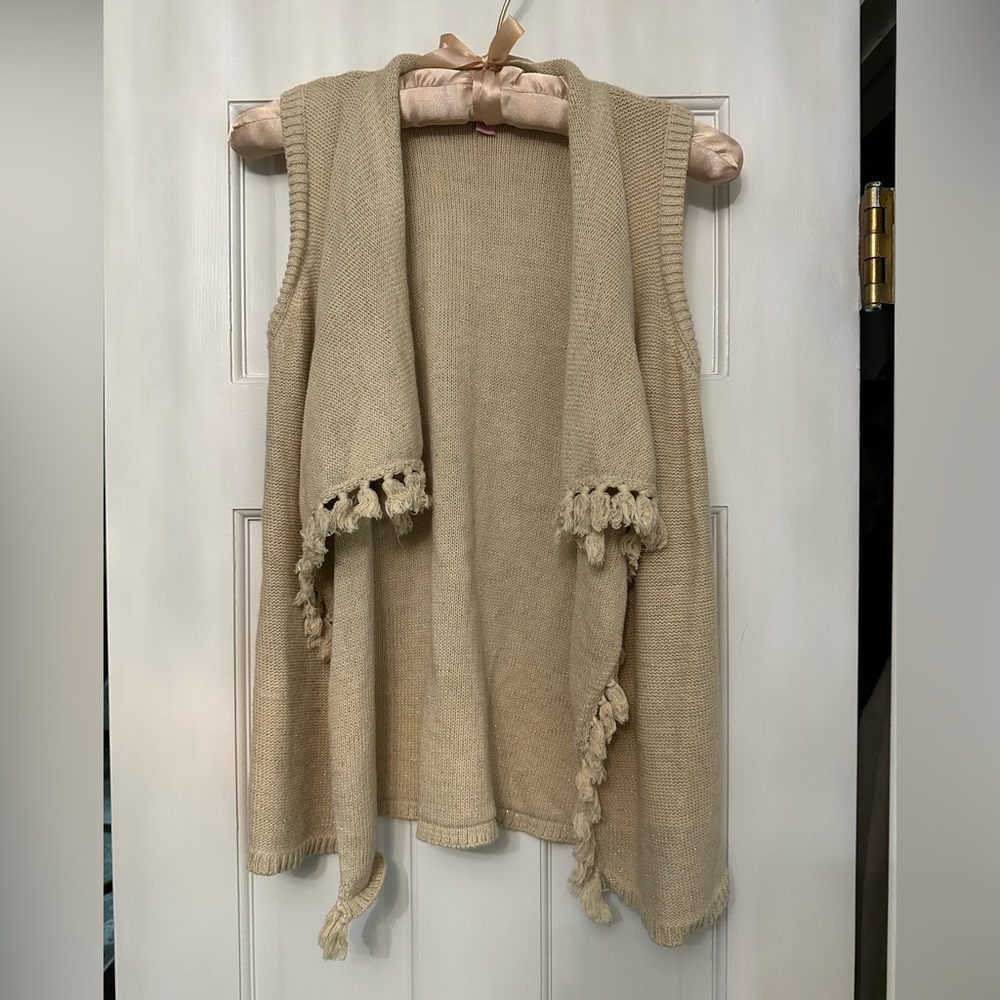 Lilly Pulitzer Girls’ fringed sleeveless sweater/shawl size 8/10 (L)
